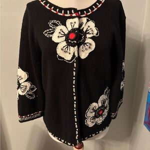 Carson womens L cardigan sweater 3 snap black large white flowers 3/4 sleeve red